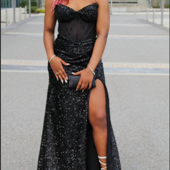 Prom Dress - Picture 1 of 8